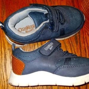 A pair of dark blue todlers Oshkosh B'gosh shoes.